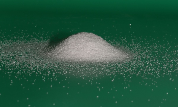 白刚玉砂的物理特性与加工优势