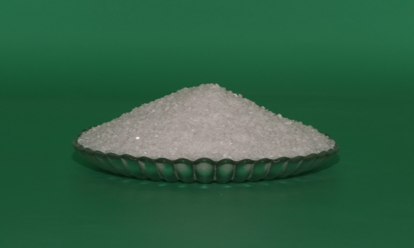 白刚玉砂的粒度分布与加工精度